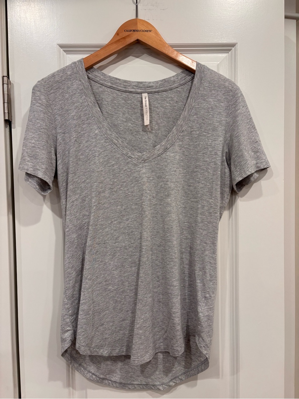 Babaton Heather Gray V-Neck Short Sleeve Tee